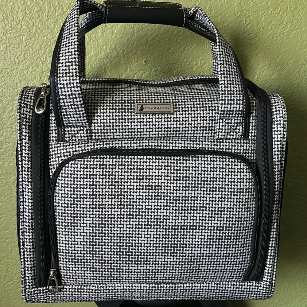 Sheffield 15in under the seat bag Measures 13in x 8in x 15in. Weighs 5.5lbs.